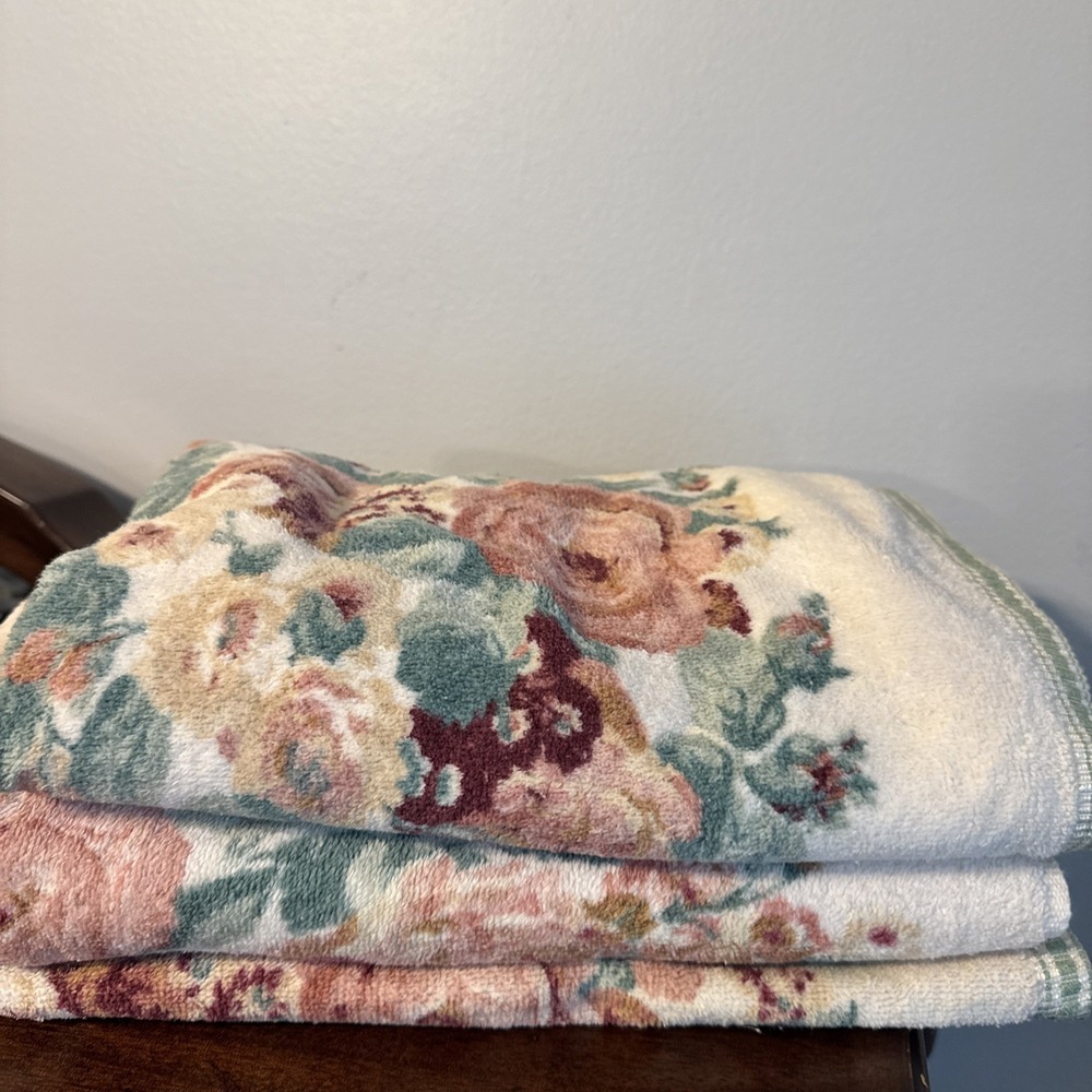 4 Pc.  JCPenney Classic Traditions Floral Body & Hand Towels Cotton